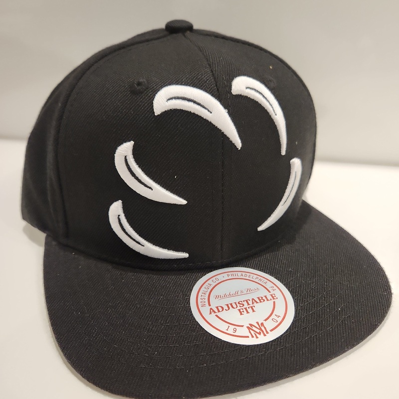 Vancouver Grizzlies NBA Mitchell & Ness Men’s Black Negative Space Snapback