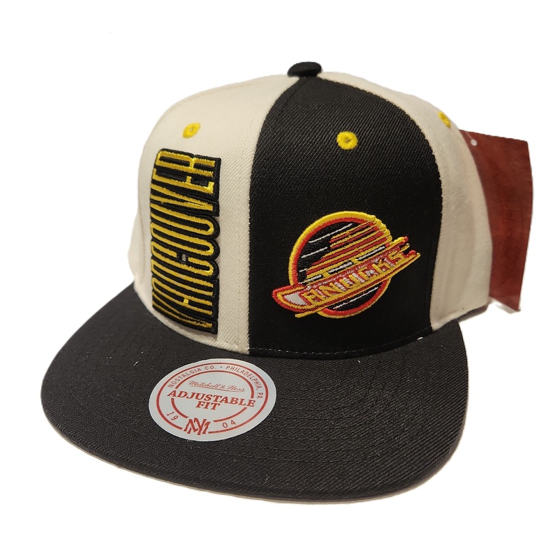 Vancouver Canucks NHL Mitchell & Ness Men’s Off White/Black Pop Panel Snapback