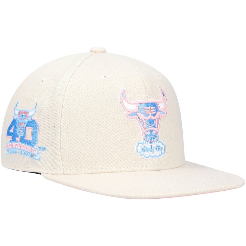 Mitchell & Ness x Lids Chicago Bulls Cream 40th Anniversary Hardwood Classics Cake Pop Fitted Hat