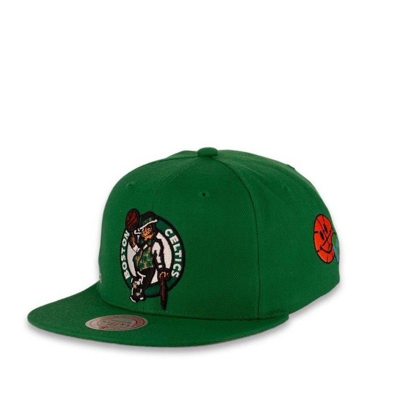 Boston Celtics Mitchell & Ness Snapback Team Color City Love
