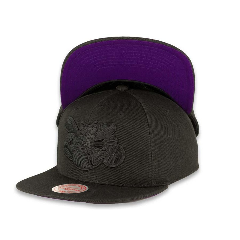 Charlotte Hornets Mitchell & Ness Snapback Blackout Pop Under Purple UV
