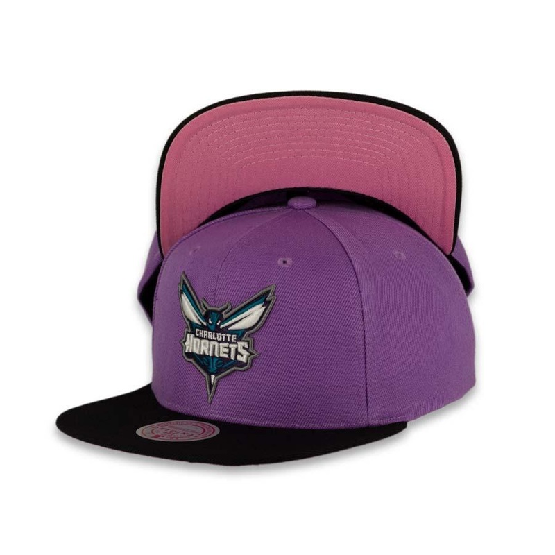 Charlotte Hornets Mitchell & Ness Snapback Light Purple Crown Black Visor Pink UV Easter