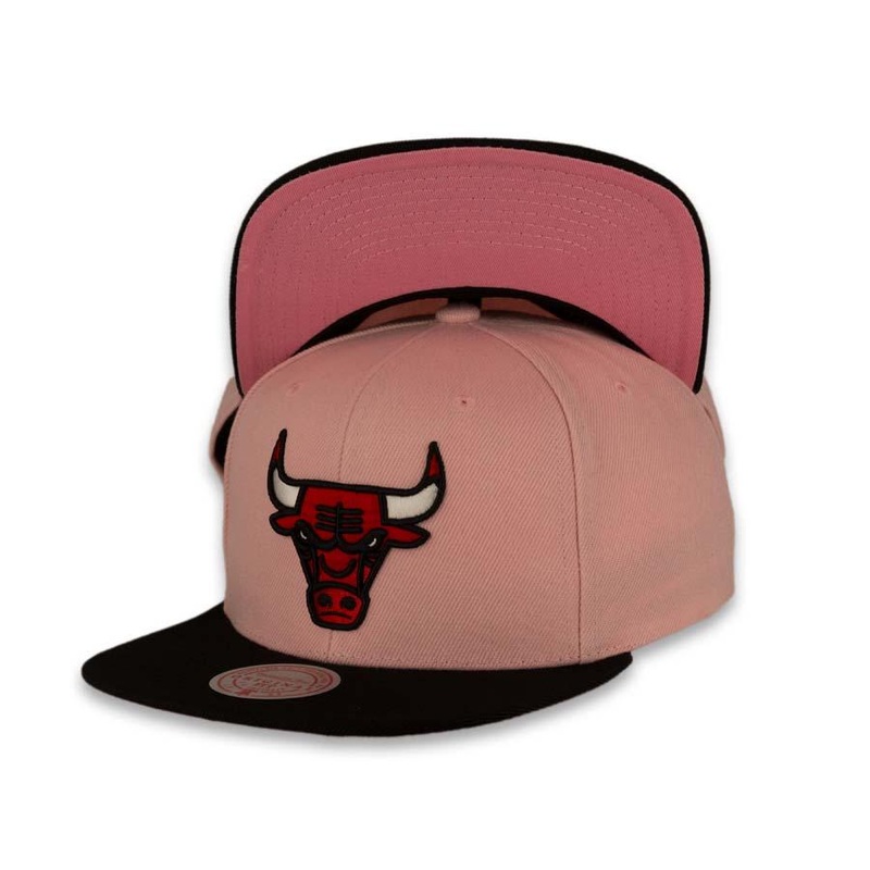 Chicago Bulls Mitchell & Ness Snapback Light Pink Crown Black Visor Pink UV Easter