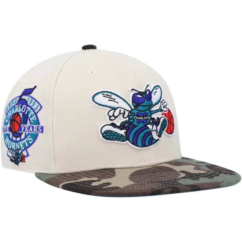 Mitchell & Ness Charlotte Hornets Cream/Camo Hardwood Classics 5th Anniversary Off White Camo Fitted Hat