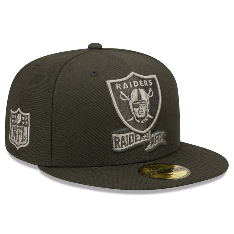 New Era Las Vegas Raiders Black Tonal 2022 Sideline 59FIFTY Fitted Hat