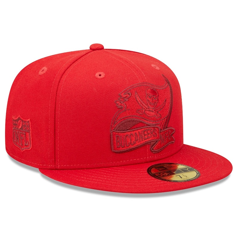 New Era Tampa Bay Buccaneers Red Tonal 2022 Sideline 59FIFTY Fitted Hat