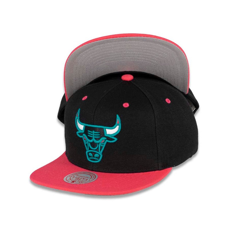 Chicago Bulls Mitchell & Ness NBA Snapback Cap Hat Black Crown Pink Visor Teal/Black/White Logo (Santa Ana)