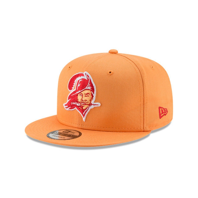 Tampa Bay Buccaneers New Era NFL 9FIFTY 950 Snapback Cap Hat Peach Crown/Visor Team Color Retro Logo