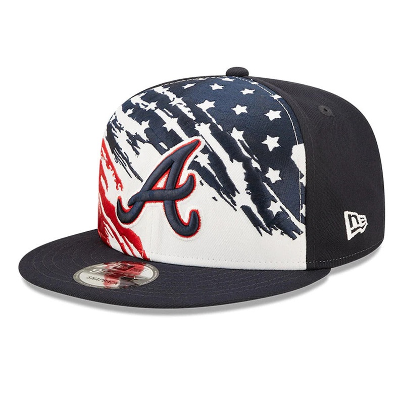 Atlanta Braves New Era MLB 9FIFTY 950 Snapback Cap Hat White/Navy Crown Navy Visor Navy/Red Logo (2022 4th of July)