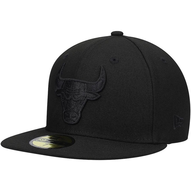 New Era Chicago Bulls Black on Black 59Fifty Fitted Hat