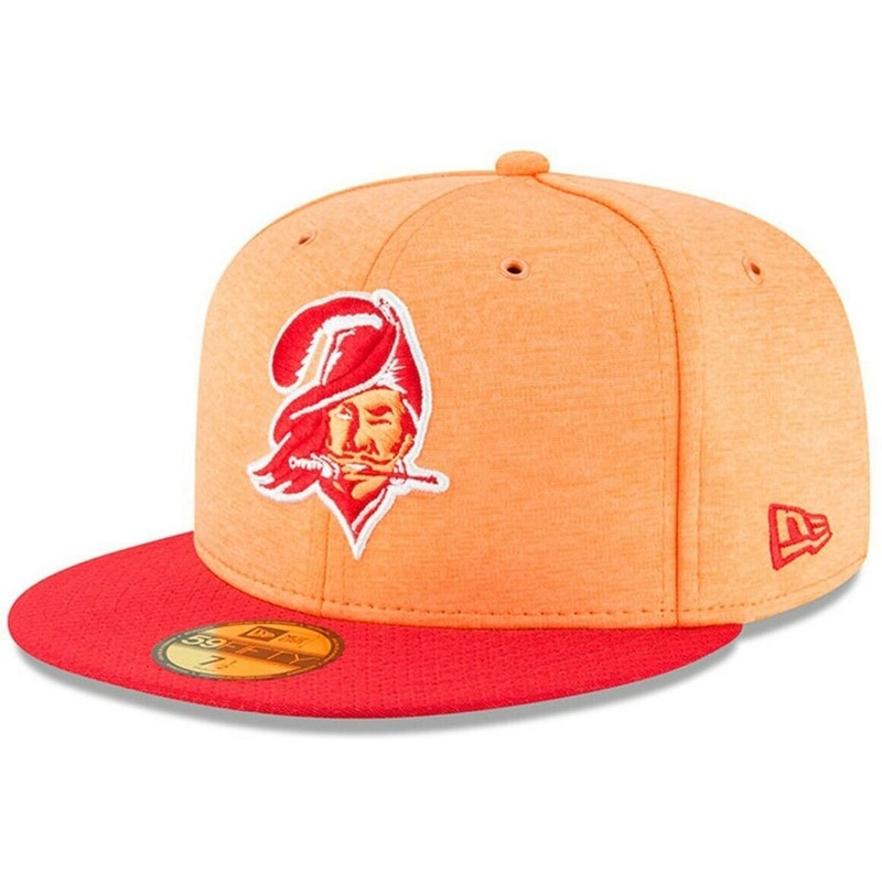 New Era Tampa Bay Buccaneers Peach/Red Sideline 59FIFTY Fitted Hat