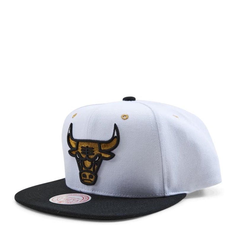 Chicago Bulls Mitchell & Ness NBA Snapback Cap Hat White Crown Black Visor Metallic Gold/Black Logo (White Gold Pop)