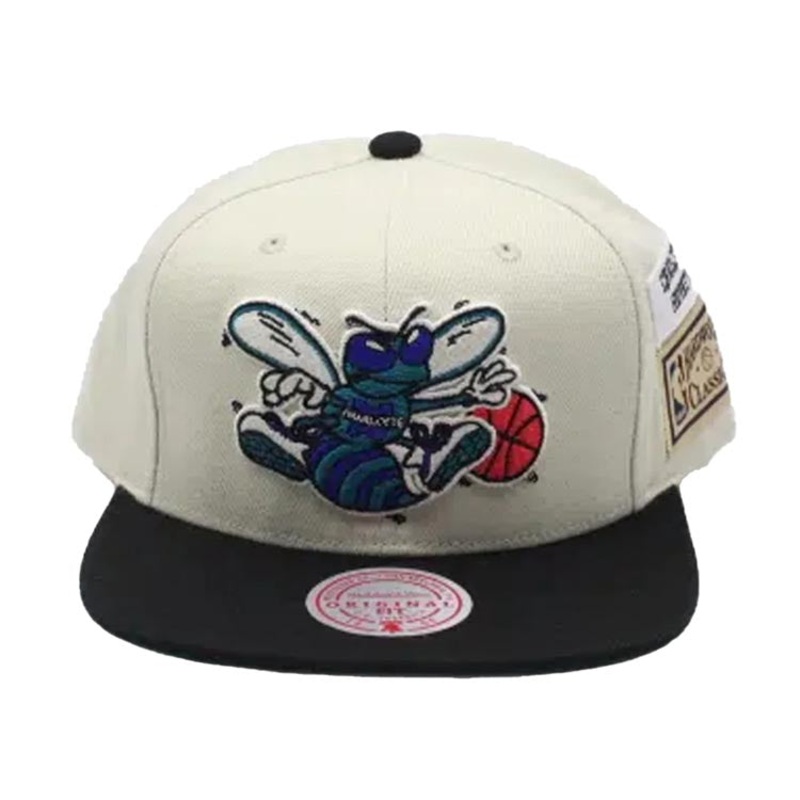 Charlotte Hornets Mitchell & Ness Vintage Jockey Snapback Cap Hat Cream Crown Black Visor Team Color Logo With Side Patch