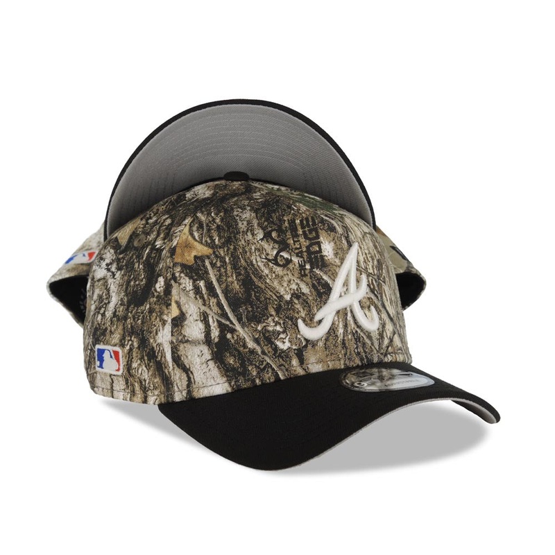 (Glow In The Dark) Atlanta Braves New Era MLB 9FORTY 940 Adjustable A-Frame Cap Hat Real Tree Edge Camo Crown Black Visor Glow White Logo Side Batty