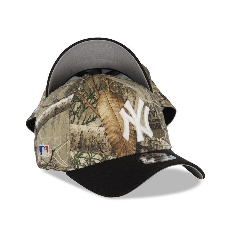 (Glow In The Dark) New York Yankees New Era MLB 9FORTY 940 Adjustable A-Frame Cap Hat Real Tree Edge Camo Crown Black Visor Glow White Logo Side Batty
